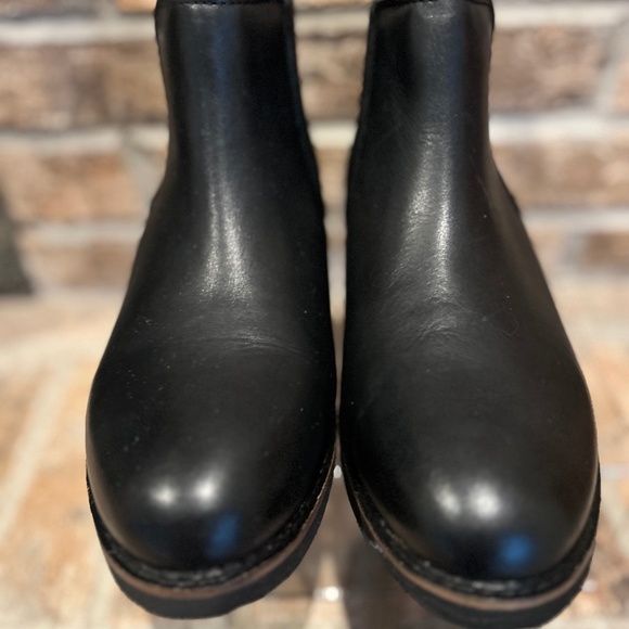 Softwalk Wildwood Black Leather Chelsea Boot - Picture 6 of 7